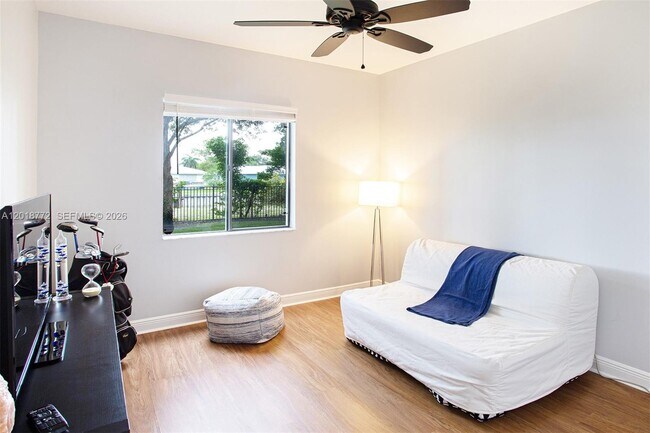 Building Photo - 2412 Venetian Way