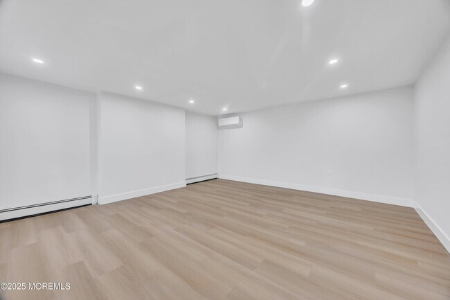 Building Photo - 6 Orchard St