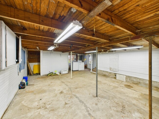 Building Photo - 1206 E 30th St