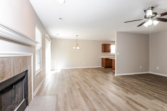 Building Photo - 904 Flying Sun Dr