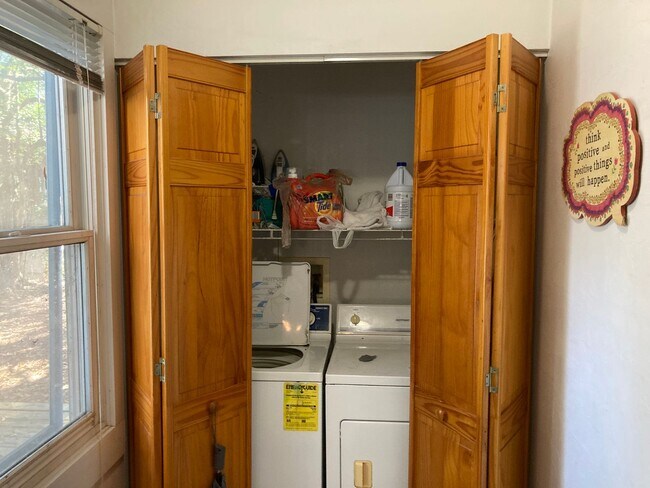 Building Photo - Beautiful, Large 3 Bedroom House Steps fro...