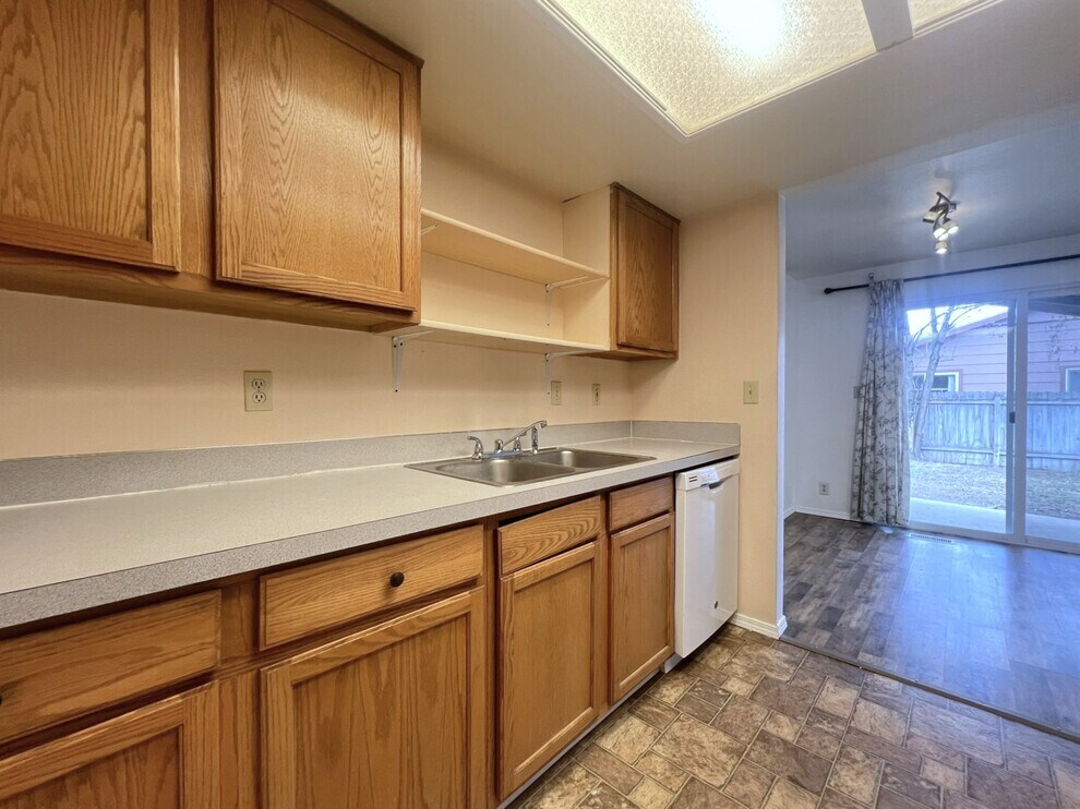 Building Photo - 10610 W Hinsdale St