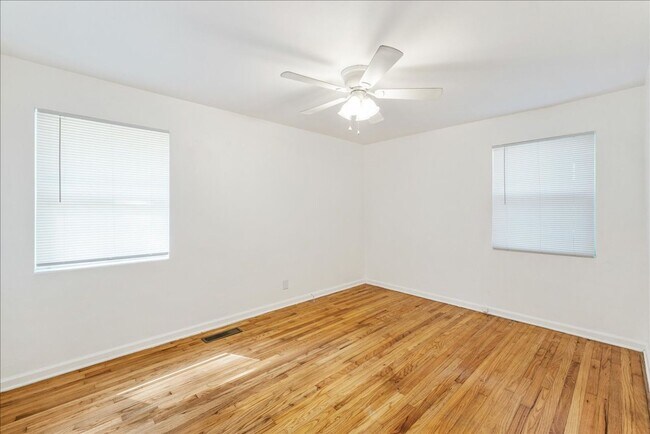 Building Photo - 205 Juniper Dr