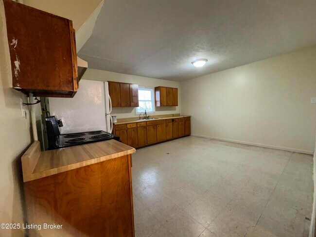 Building Photo - 9909 Mt Eden Rd