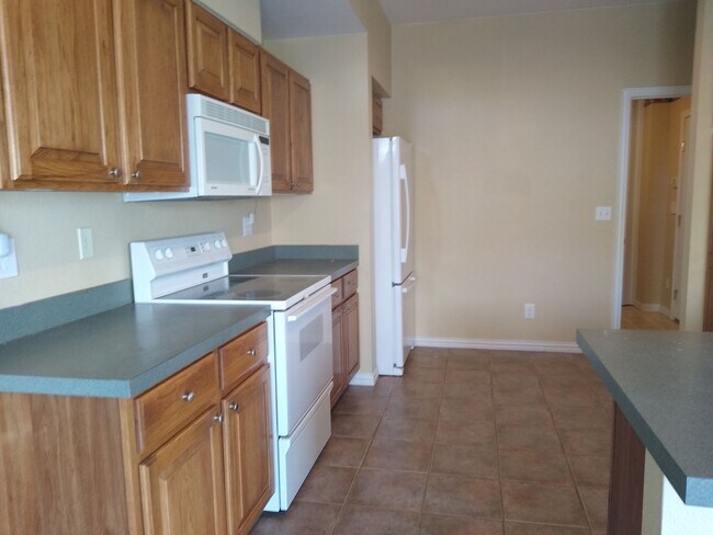 Building Photo - HUGE 3 Bedroom 3 Bath Home in Gated Community