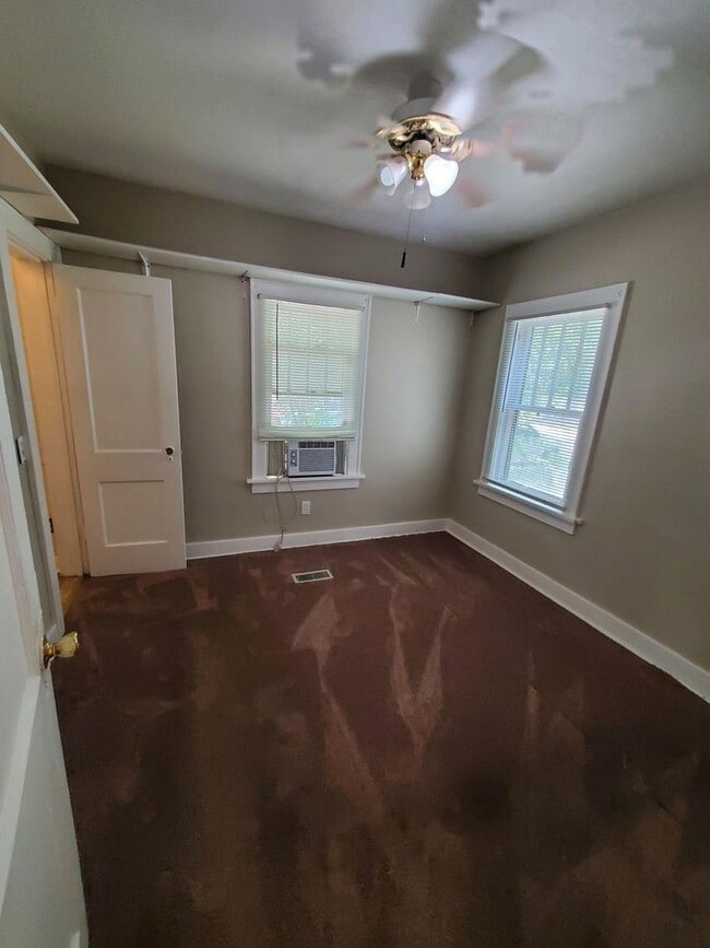 Building Photo - COMING VERY SOON!! Single family home Near...