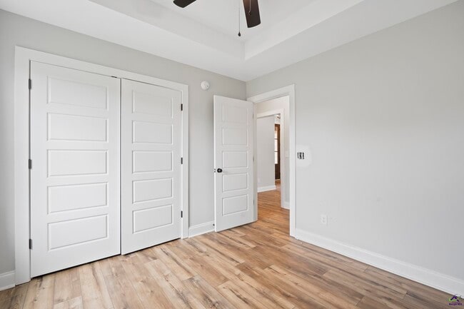 Building Photo - 168 Camden Way