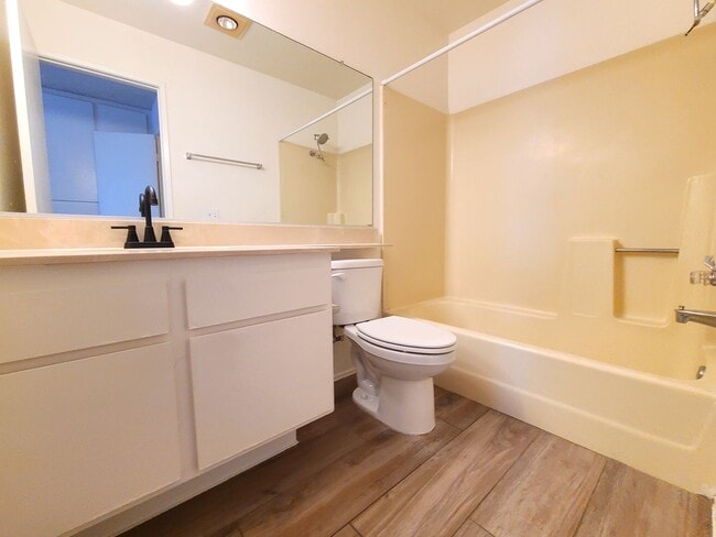 Building Photo - Nice 1-Bedroom Condo in Redlands!