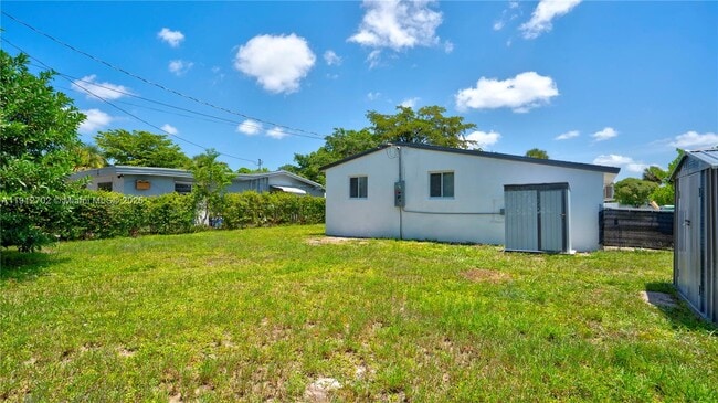 Building Photo - 3331 NW 8th Pl