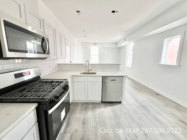 Building Photo - Beautiful, renovated 1BR unit located in F...