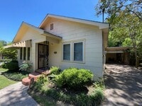 Building Photo - 2 bedrooms 1 bath - Large Yard