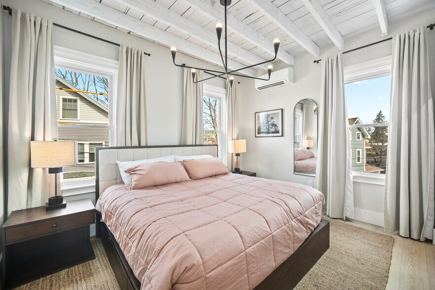 Building Photo - 105 Paul Gore St