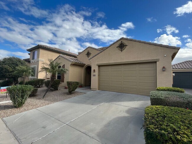 Building Photo - 4 Bedroom Home with Loft in Stonefield Com...