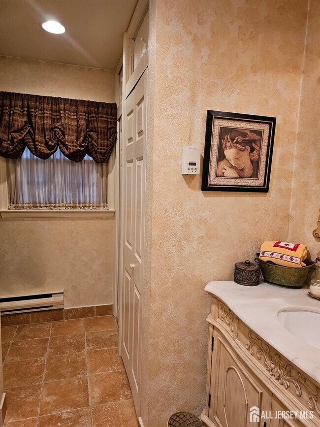 Building Photo - 663 Yorktown Ln