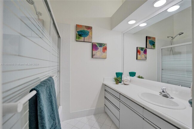 Building Photo - 1247 Seminole Dr