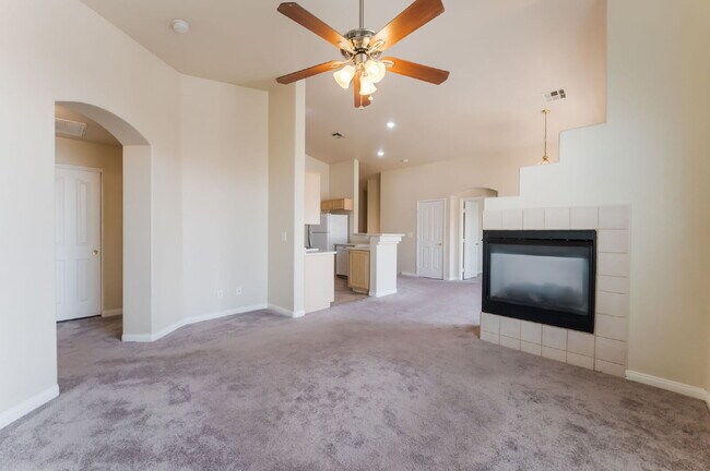 Building Photo - Gated Community Townhome 2 bedroom, 2 bathroom, 1 car garage