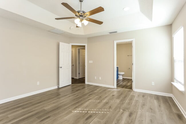 Building Photo - 523 Worcester Ct.