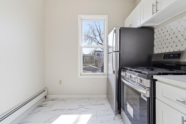 Building Photo - 470 Mallory Ave