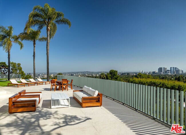 Building Photo - 1118 Calle Vista Dr