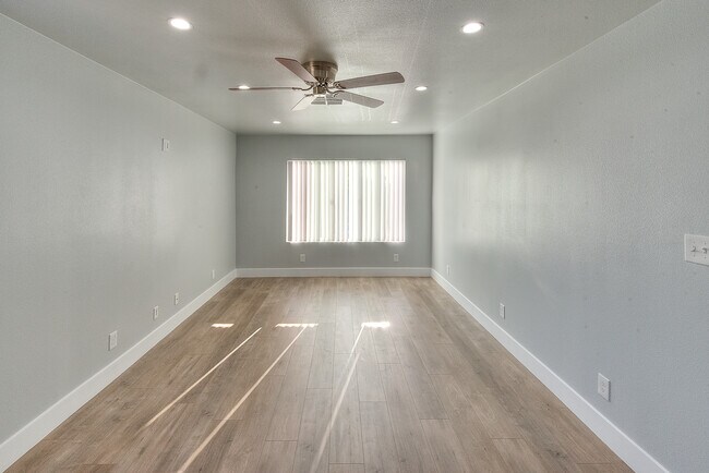 Building Photo - 4286 S Hobart Blvd