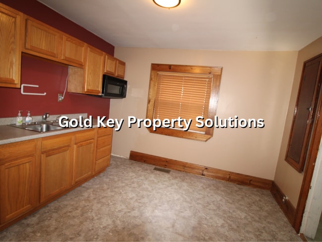 Building Photo - MUNCIE 3 BR 1 BA house with Fenced Backyar...