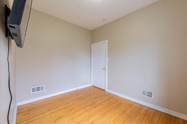 Building Photo - 2724 N Meade Ave