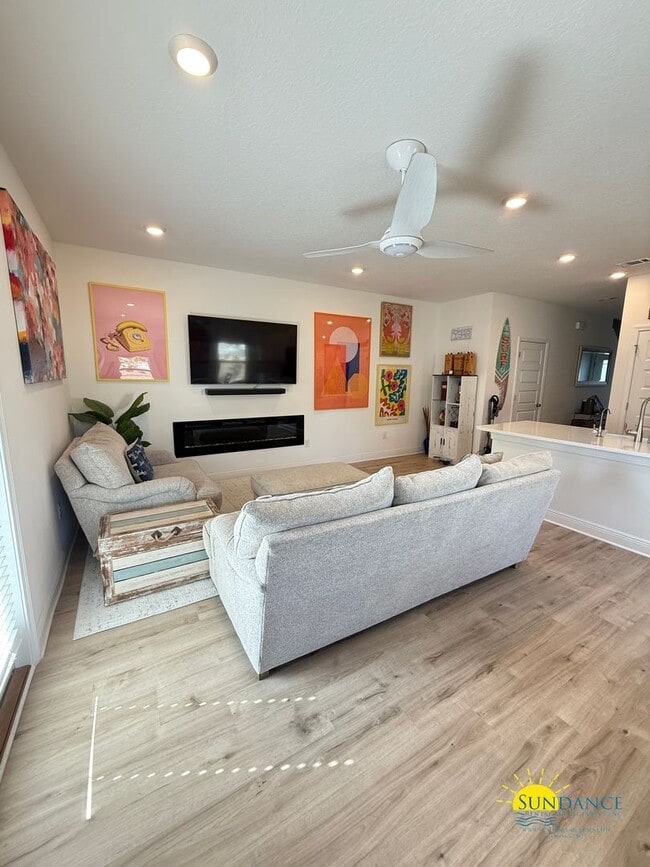 Building Photo - Charming End-Unit Townhome Near Destin Harbor & Crab Island!