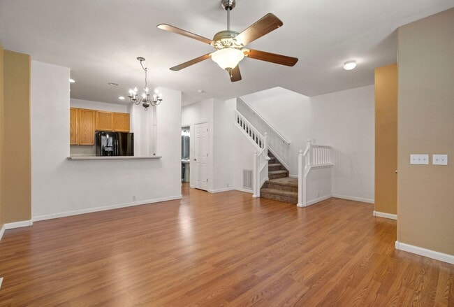 Building Photo - Cute 2bd, 2.5ba Townhome Across from Cottonwood Park....shorter lease term available