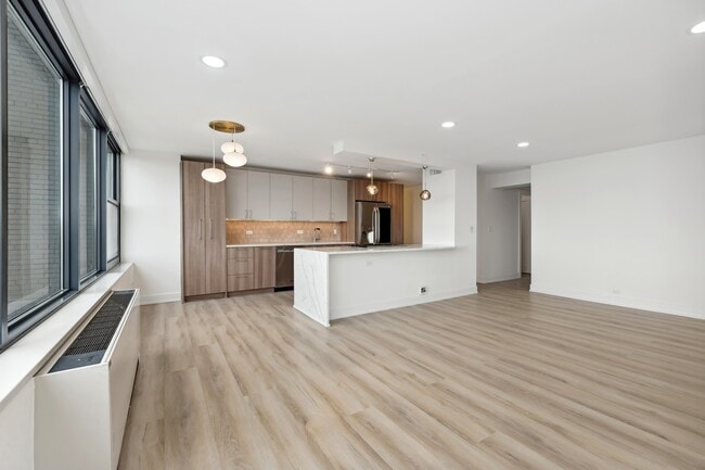 Building Photo - 3440 N Lake Shore Dr