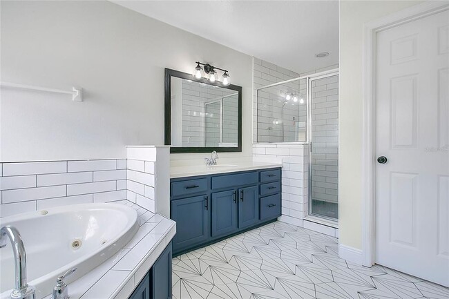 Building Photo - 15049 Spinnaker Cove Ln