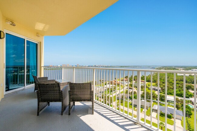 Building Photo - GORGEOUS Waterfront Condo in South Daytona