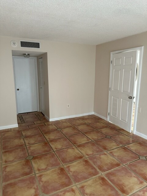 Building Photo - 1300 NE Miami Gardens Dr