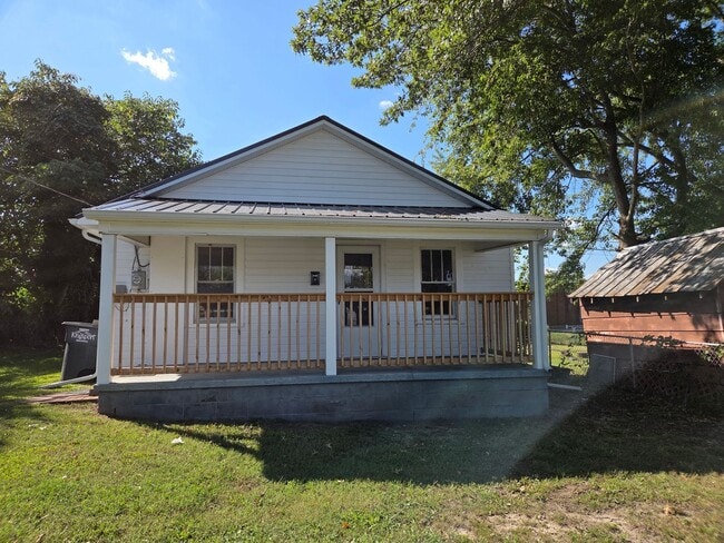 Primary Photo - Cute 2 bed 1 bath home for rent.