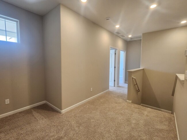 Building Photo - New Townhome in Minden for Rent