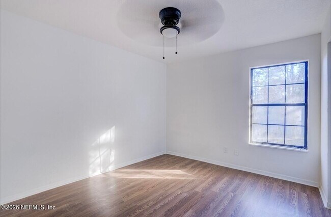 Building Photo - 726 Plainfield Ave