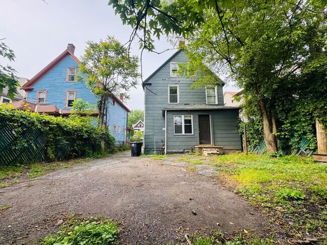 Building Photo - 10630 Kimberly Ave
