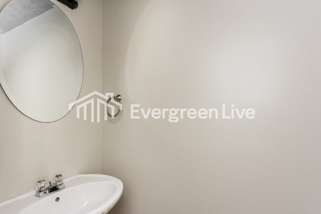 Building Photo - 5893 Strathmoor Manor Cir