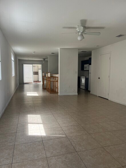 Living room view from entrance - 812 NW 22nd Pl