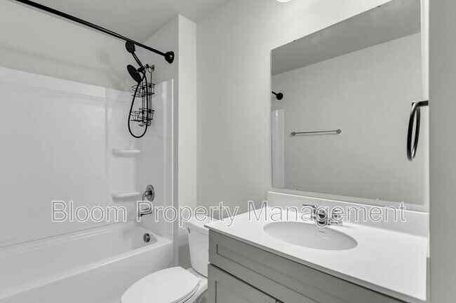 Building Photo - 227 Shortmarsh St