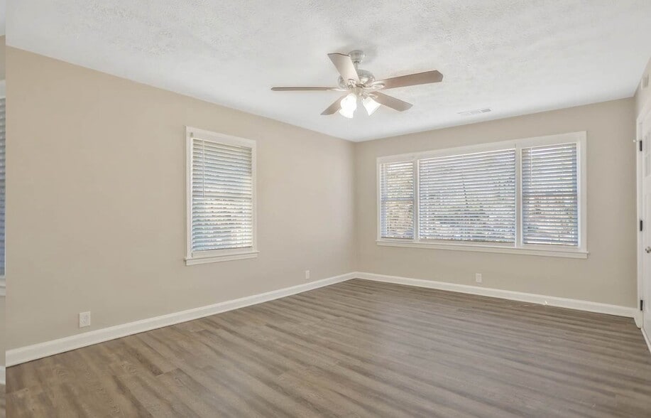 Building Photo - 1972 Glendale Dr