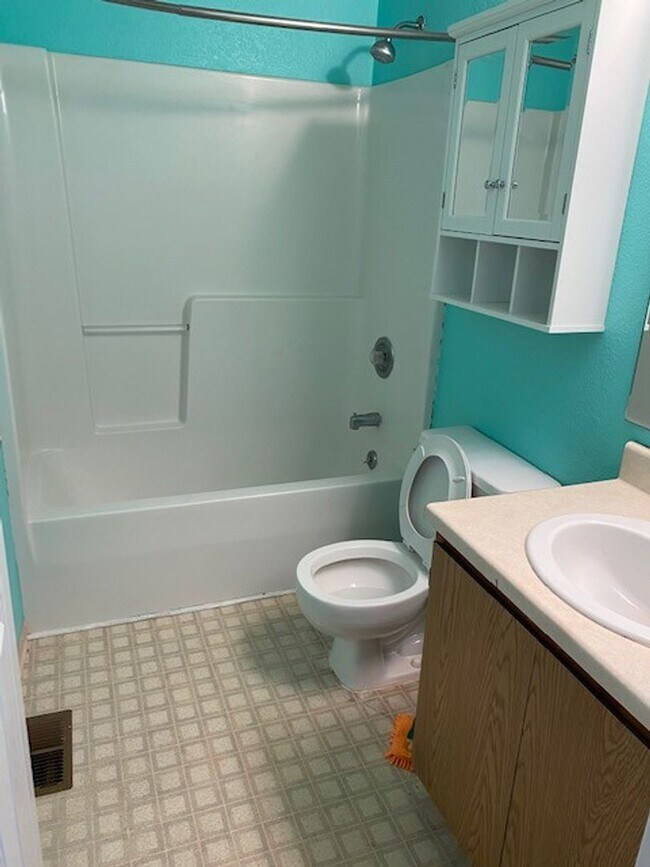 Building Photo - 2 Bed 1.5 Bath Townhouse in Missoula