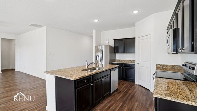 Building Photo - 758 Oakhurst Dr