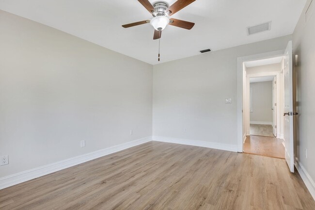 Building Photo - ** GOLDEN GATE CITY ** 3 BED + DEN / 2 BATH - FENCED YARD - NO HOA! - ANNUAL RENTAL