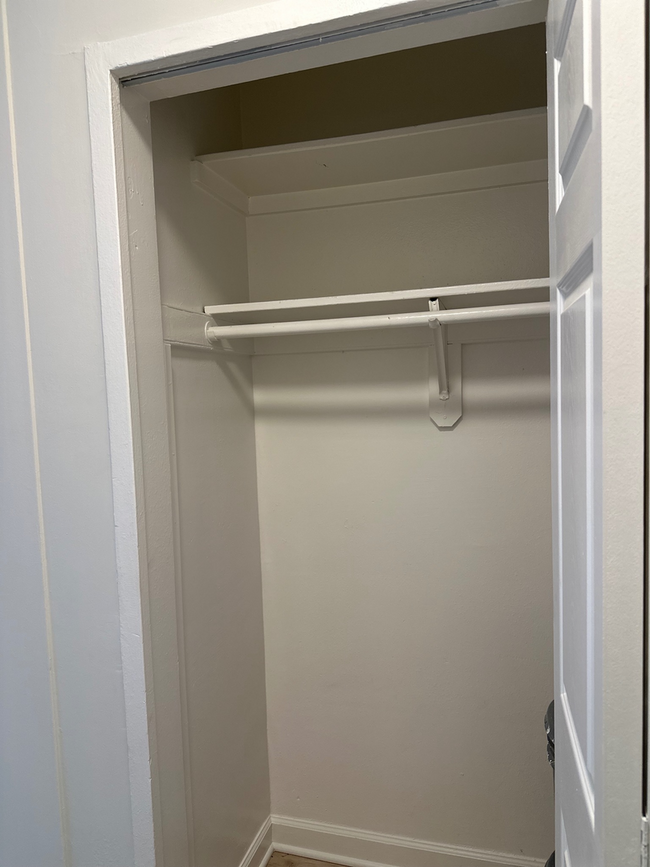 Building Photo - 3 Bed 1 Bath SW DC