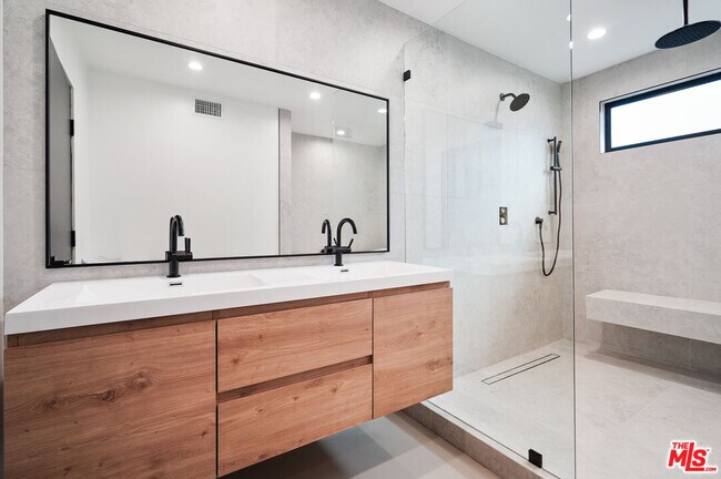 Building Photo - 6236 Sale Ave