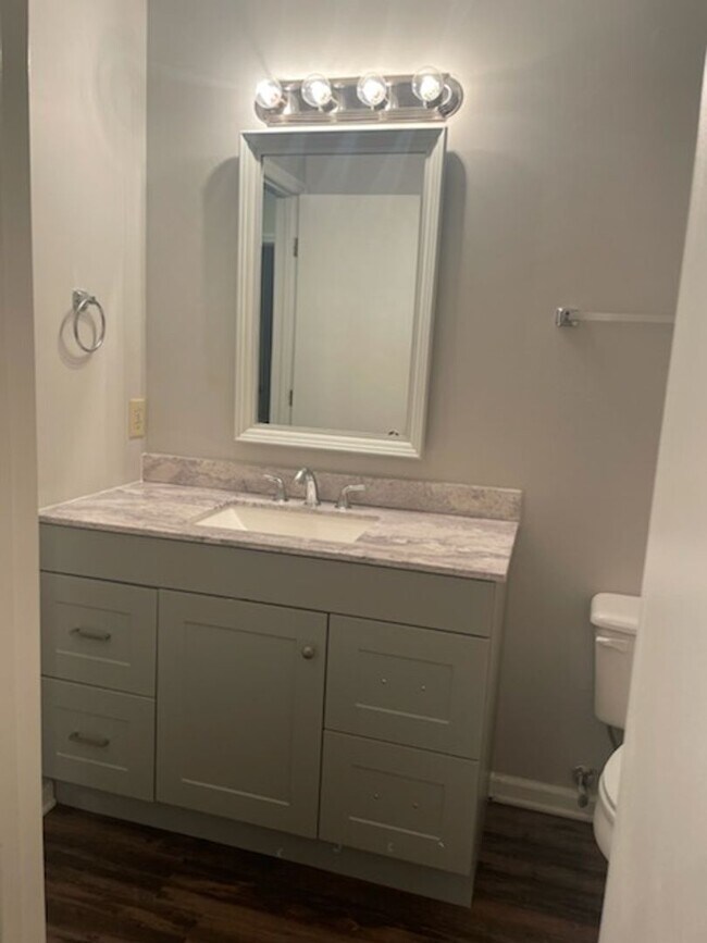 Building Photo - Charming 2br 1.5 near Downtown Cary! Avail...