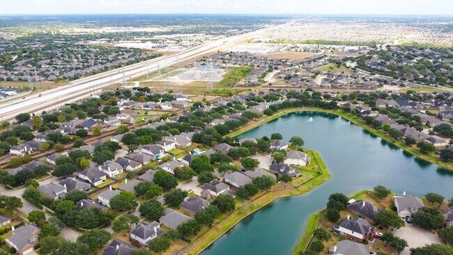 Building Photo - 25910 N Lakefair Dr