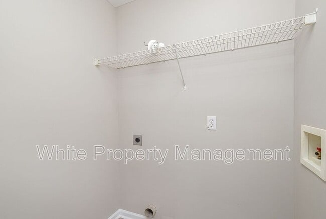 Building Photo - 9036 Meadowmont View Dr