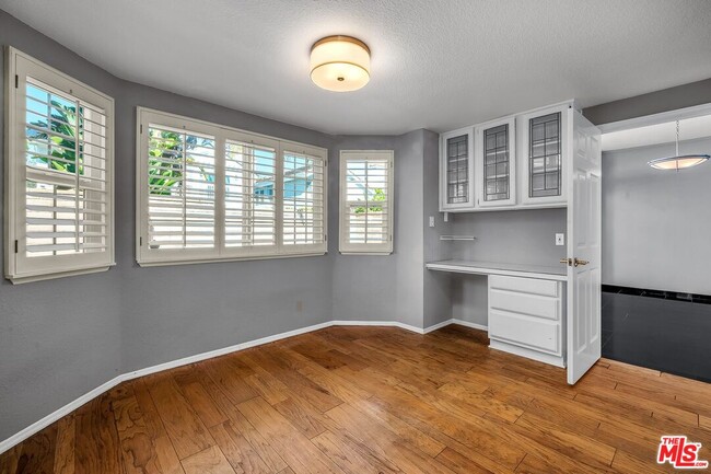 Building Photo - 7513 W 83rd St