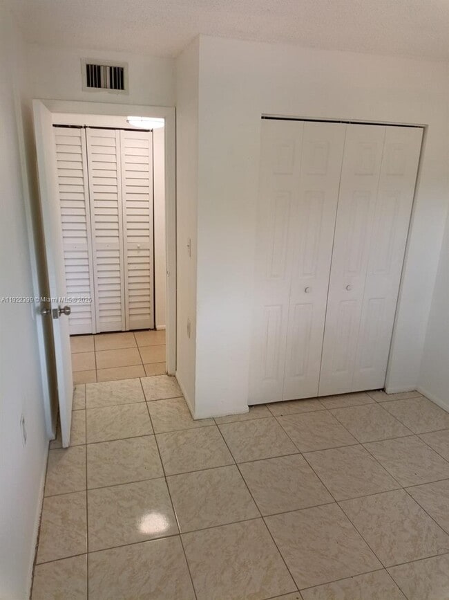 Building Photo - 1200 Lake Victoria Dr